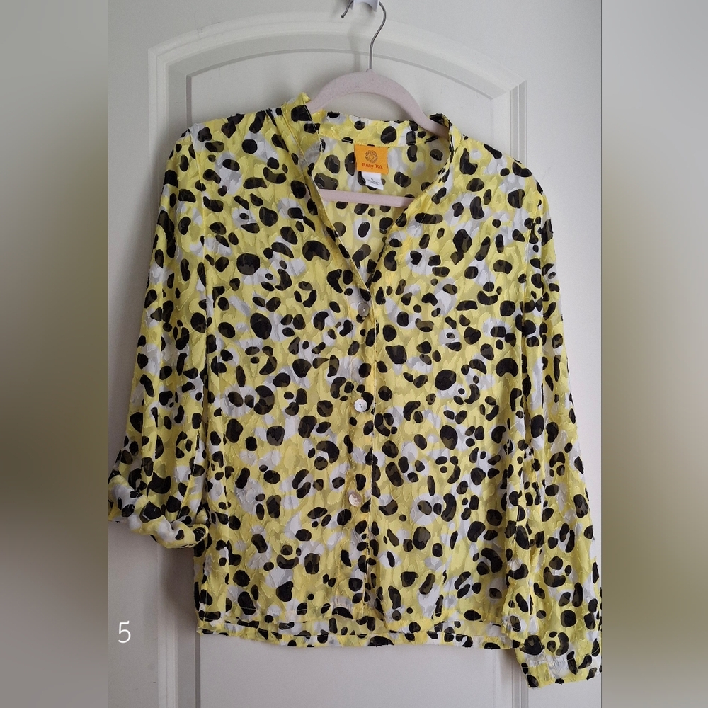 Ruby rd. Blouse womens 6 animal‎ print button down lighweight bussines casual